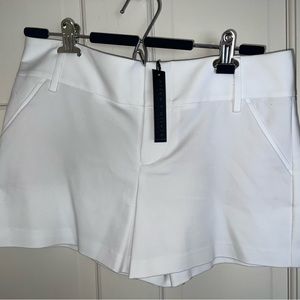 Alice and Olivia NWT sz 6 Caddy Short White